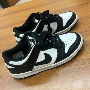 🐼 Nike Dunk Black and White Lows 6.5Y